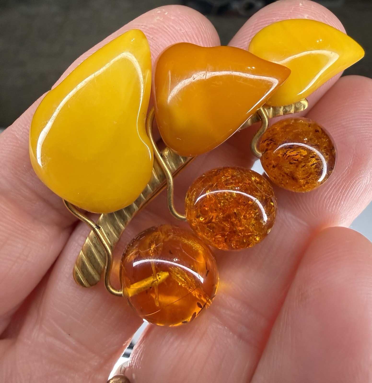 Vintage Russian 9RK Gold Tone Baltic Butterscotch Honey Amber Brooch Pin