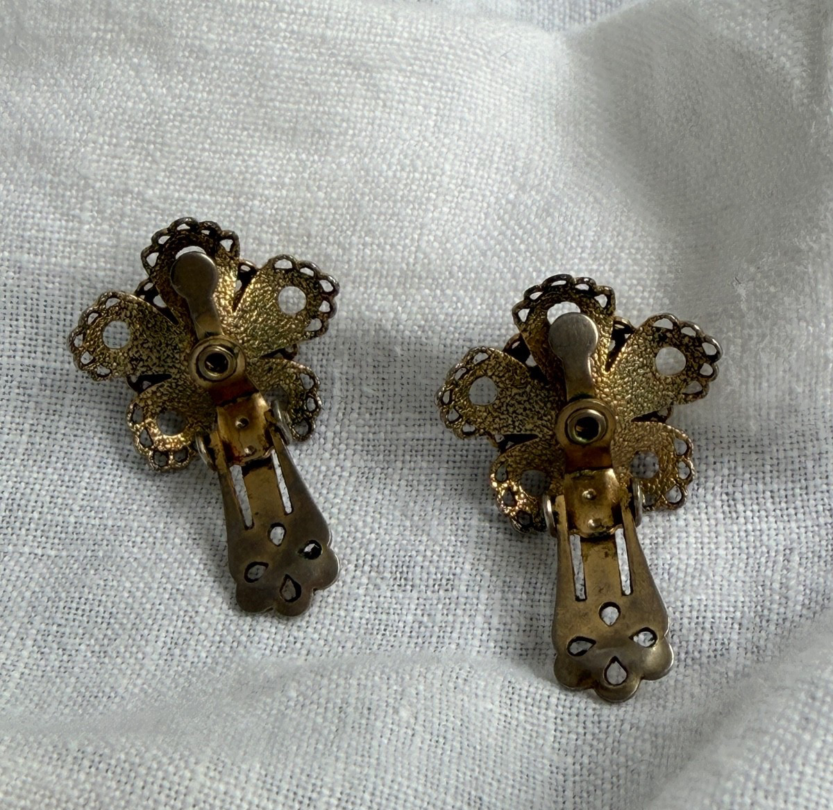 Vintage Coro gold tone star filigree faux pearl clip on earrings