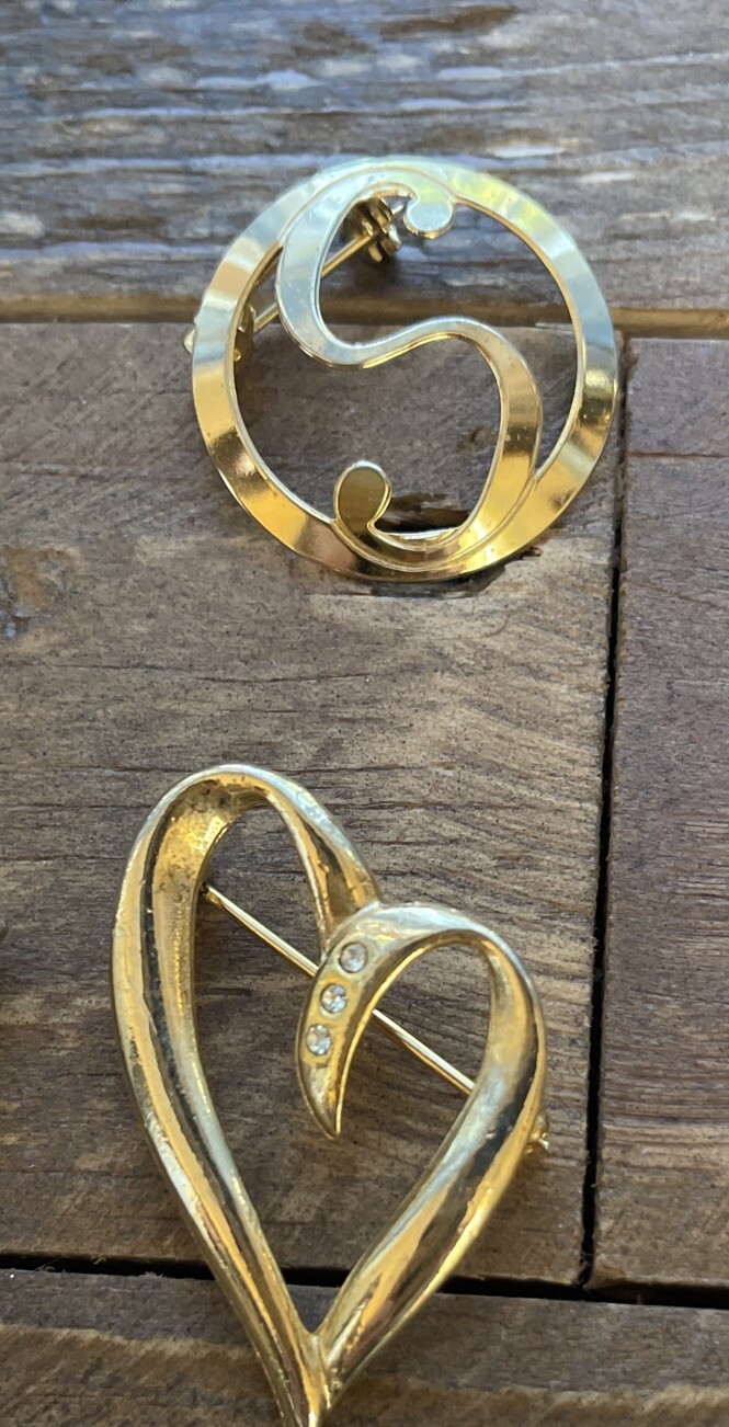 Lot of 11 Vintage Gold Tone Brooches Pins Jewelry 1 Hadley Tie Clip