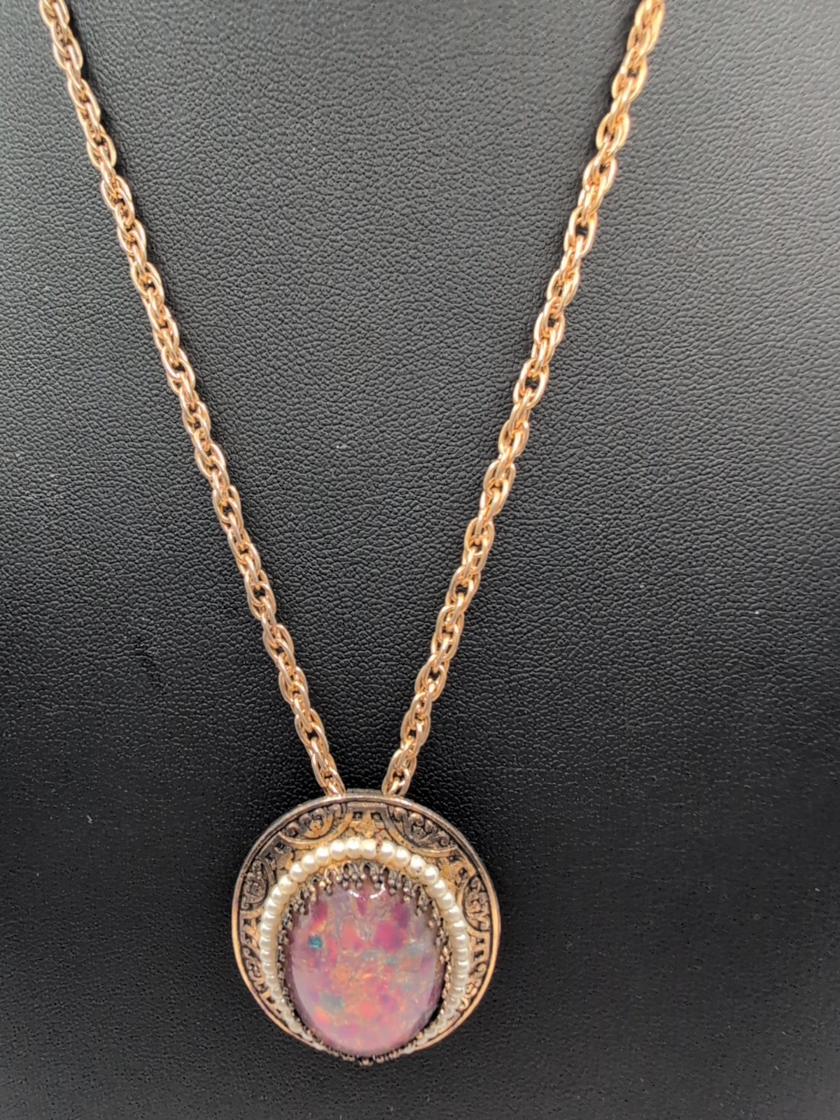 Vintage Pink Confetti Faux Pearls Oval Pendant Brooch Necklace Gold Tone 26″