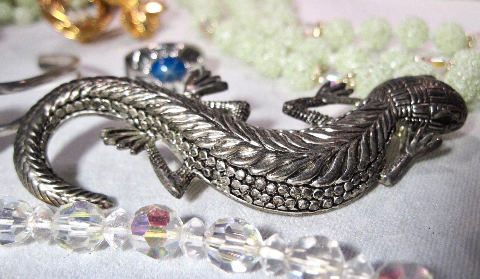 Vintage Costume Jewelry Some Signed – Lot of 21- K977