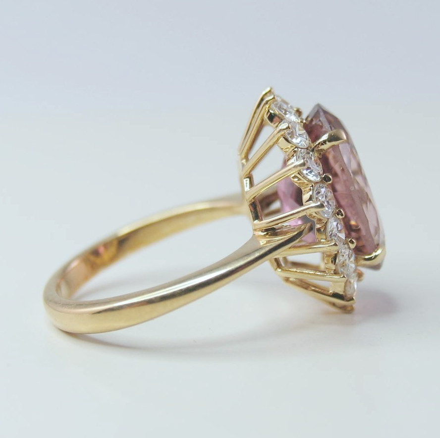Vintage 18k Gold Lady’s 17 Stone Pink Tourmaline Diamond 6.65ctw Ring Size 5.75