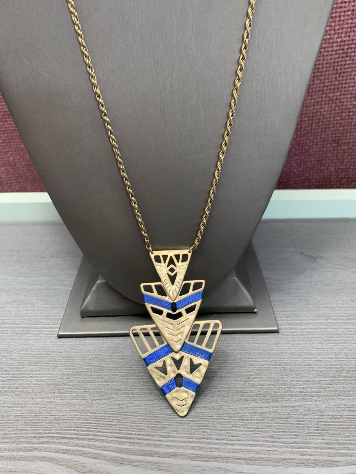 Vintage Necklace Signed The Sack Blue Triangular articulated pendant 30 inches