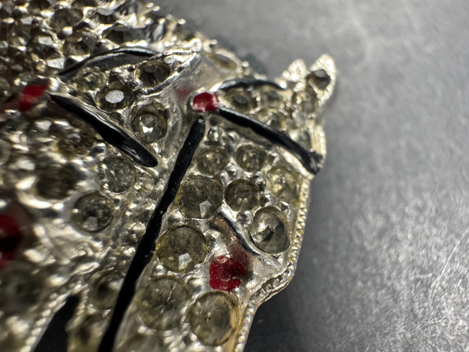 Doulble Horse Heads Equestrian Race Horse Rhinestone & Enamels (Missing Stones)