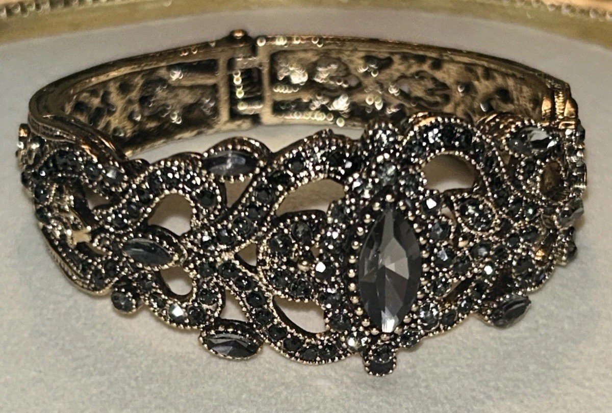 Visson Signed Gothic Smoky Quartz Tone Rhinestone Filigree Hinged Bangle Size 7