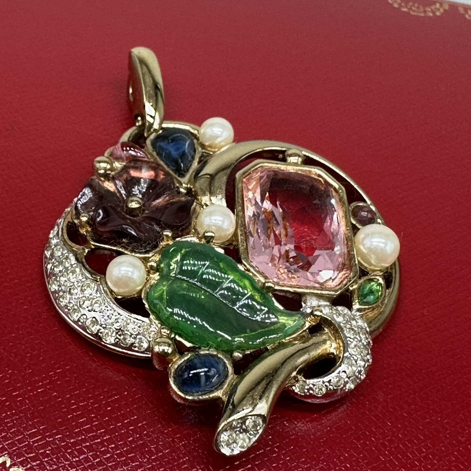 Stunning Vintage Unsigned Designer Molded Art Glass Crystal Pendant Enhancer