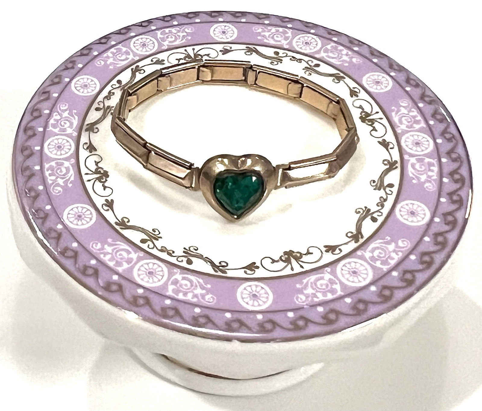 Vtg Child May Birthstone Green Heart Stretch Bracelet Gold Tone 60-70s Good Cond