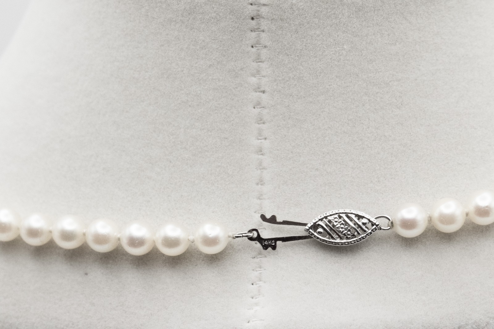 14K White Gold White High Luster Pearl Necklace Strand Classic Vintage Bridal