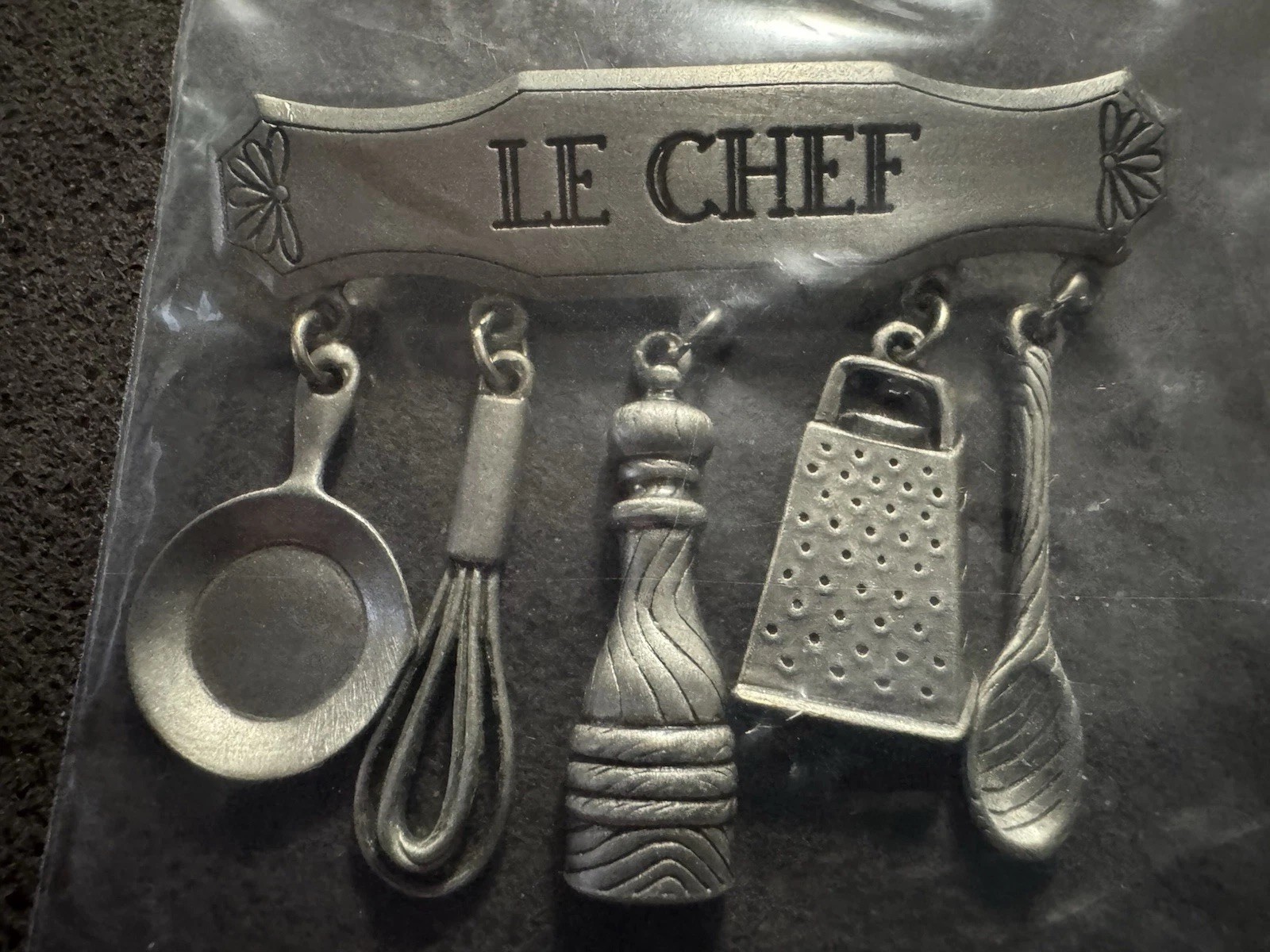 JJ Jonette Le Chef Kitchen Utensil Gadgets Brooch Pin Pewter 2.5″
