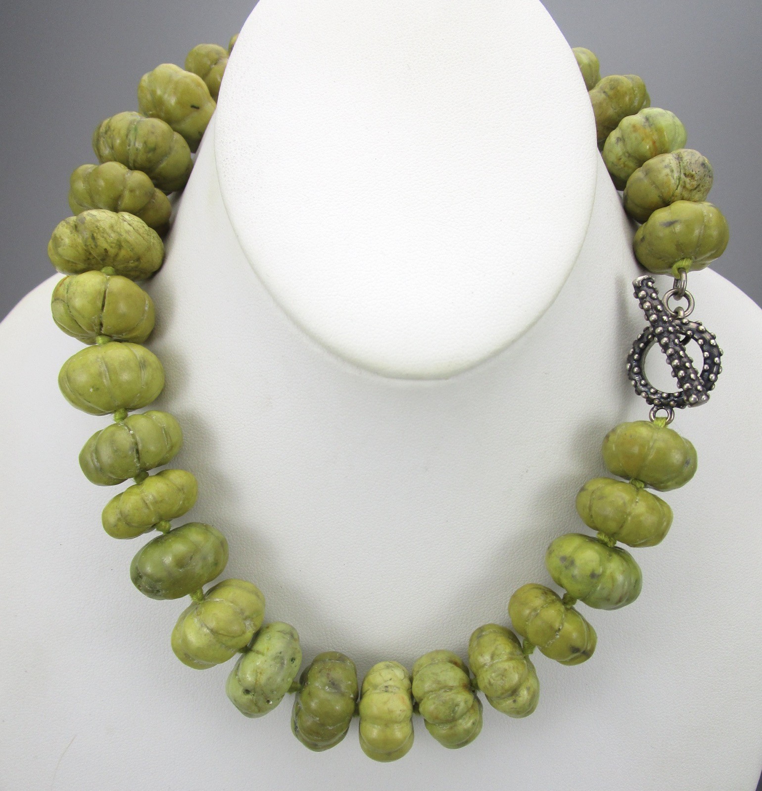 BEAUTIFUL DIAN MALOUF STERLING GREEN MELLON STONE “PUMPKIN” BEAD NECKLACE
