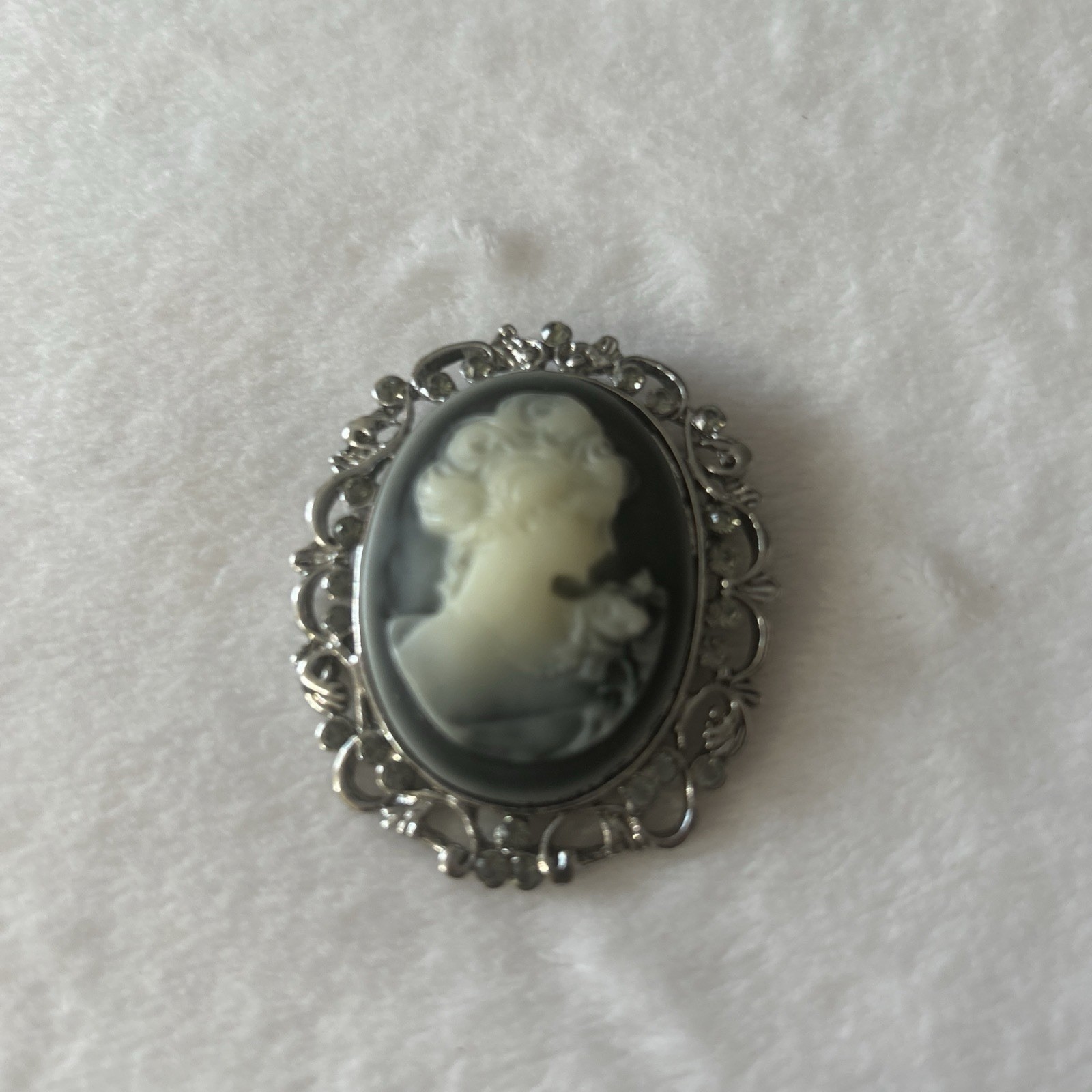 Antique Gray Cameo With Black Rhinestones No Chain Or Pendant Bail