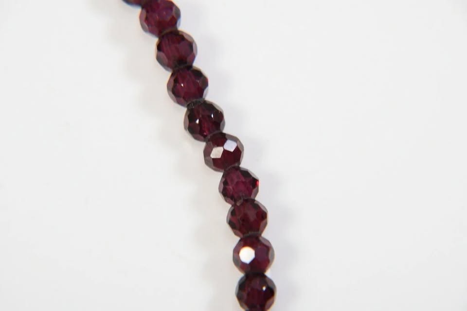 Garnet necklace with gold-plated 925 silver clasps. L -45 cm