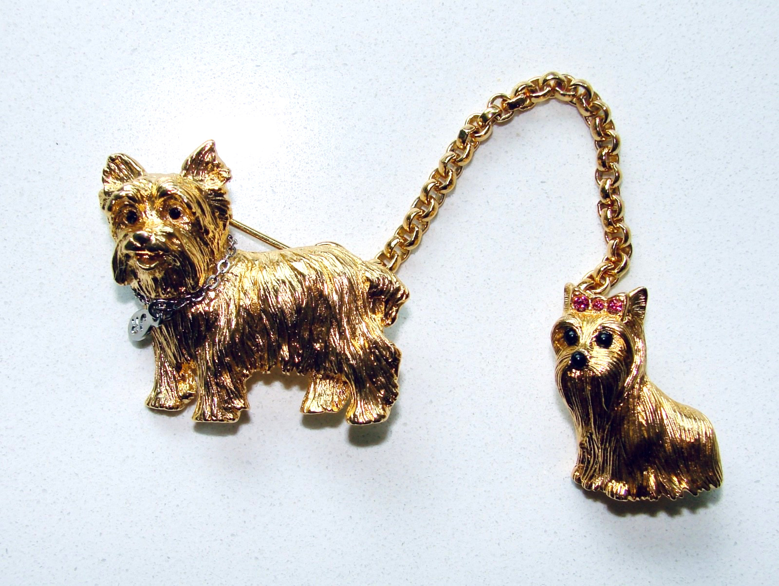 Vintage JOAN RIVERS Yorkie TERRIER DOG Brooch PIN Set With Chain GOLD TONE