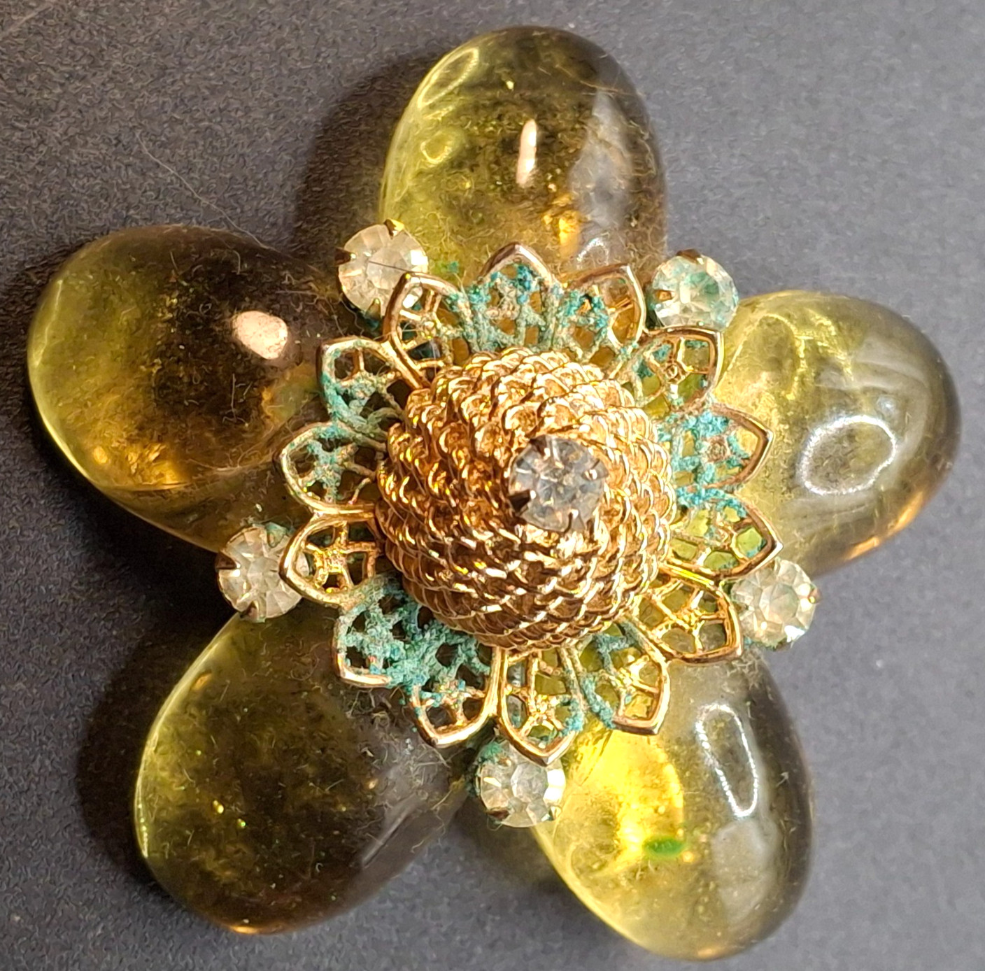 Coro Vintage Mid Century Lucite Daisy Flower Brooch Pin Clear Acrylic Jewelry