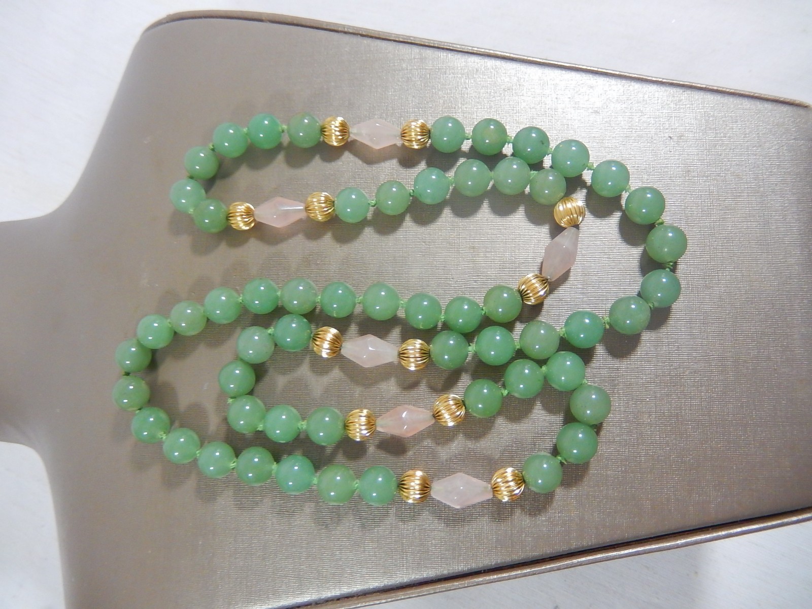 VTG HAND KNOTTED NEPHRITE JADE ROSE QUARTZ & GP BEAD 32″ NECKLACE