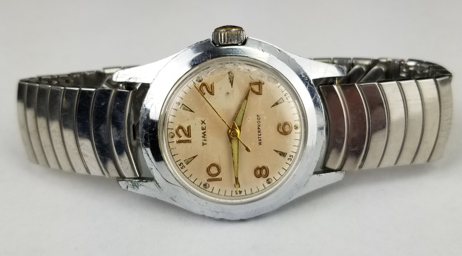 vintage waterproof Timex men’s watch Marlin 1970s hand wind 34mm Running RUNNING