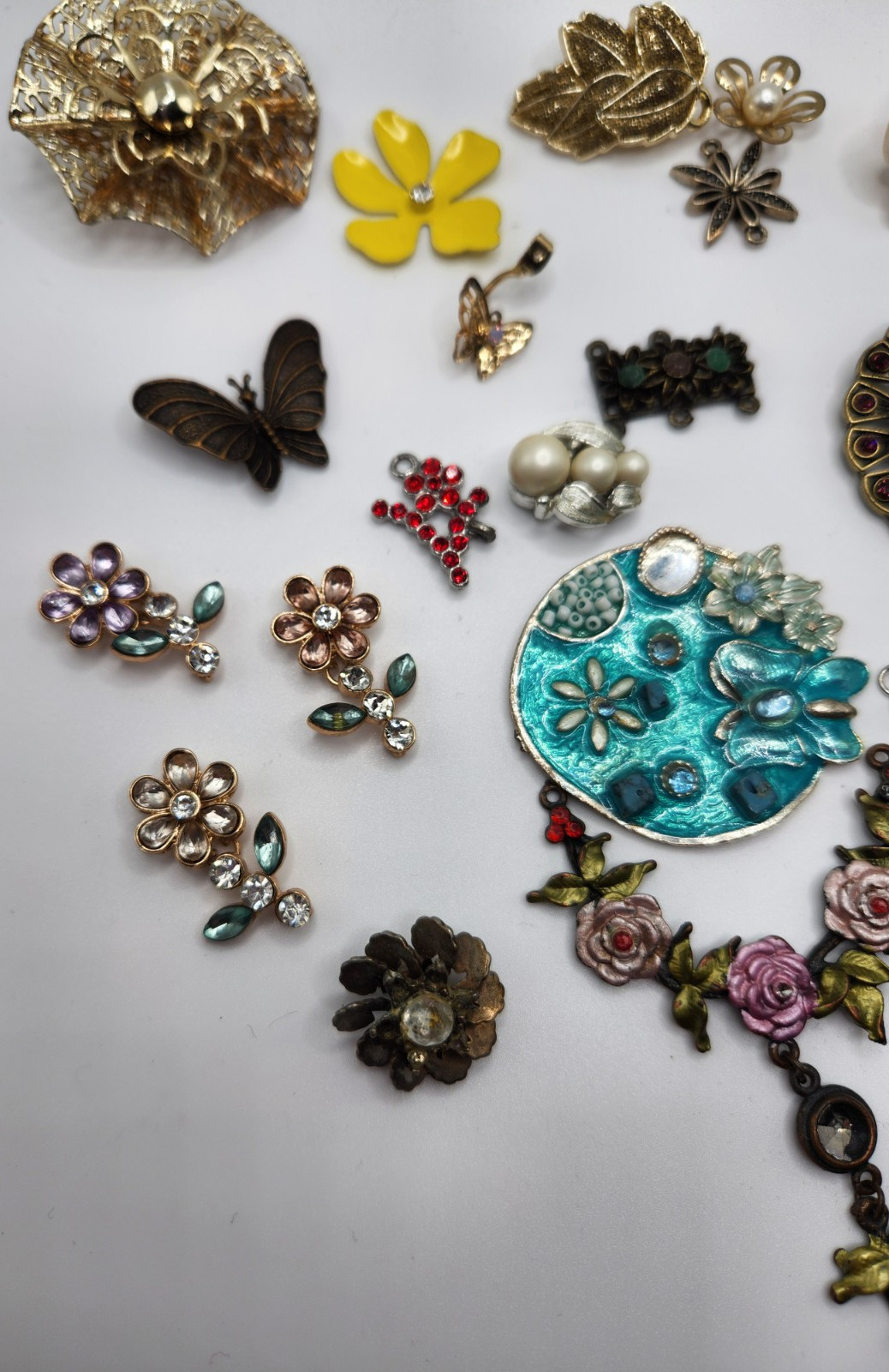 Flower Craft Jewelry Pieces Junk Drawer 30 Different Pieces