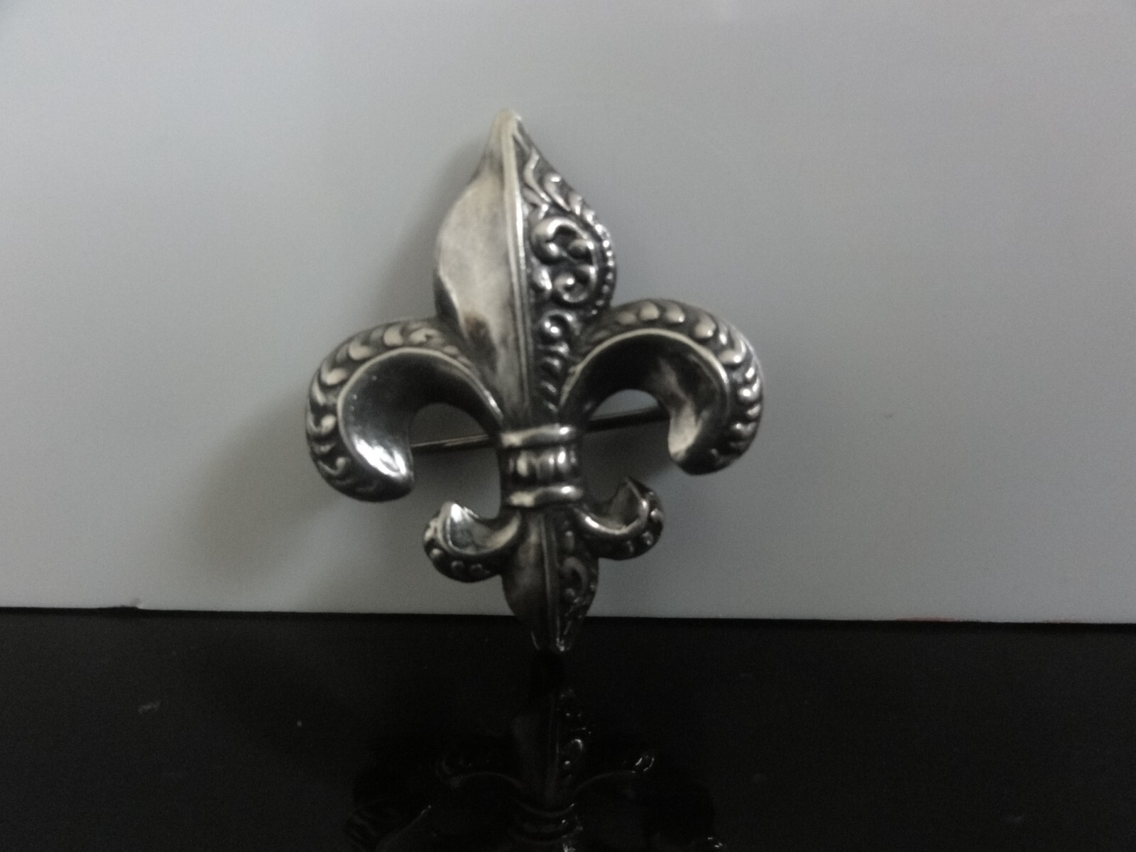 Antique Lovely Embossed 925 Sterling Silver Lily Flower Revere Brooch Pendant