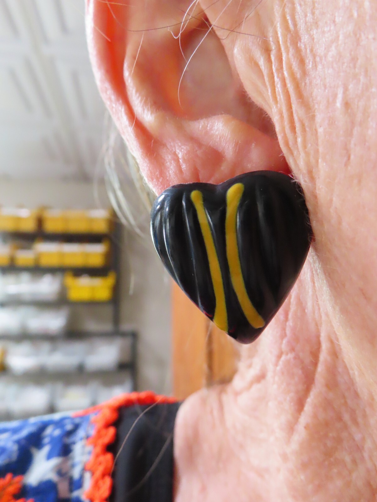 Vintage 1980’s Black & Yellow Heart Motif Pierced Earrings