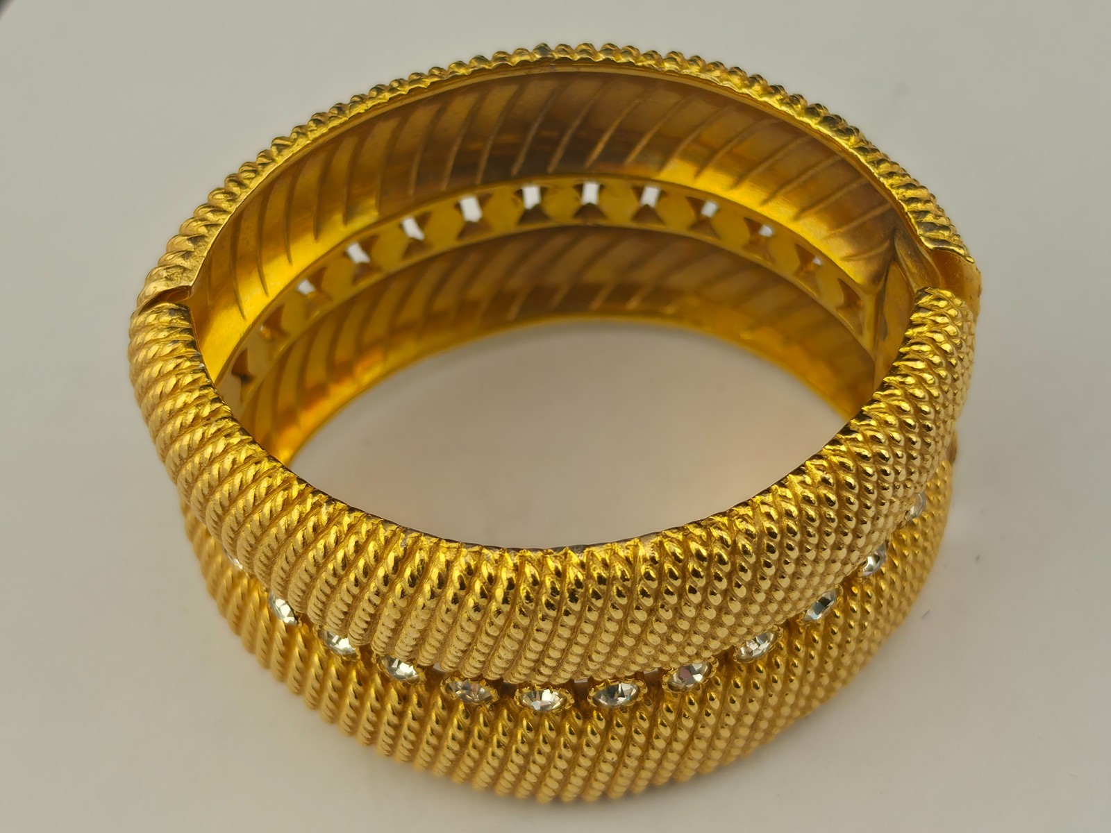 Vintage Chunky Castlecliff White Rhinestone Crystal Hinged Bangle 7″ Bracelet