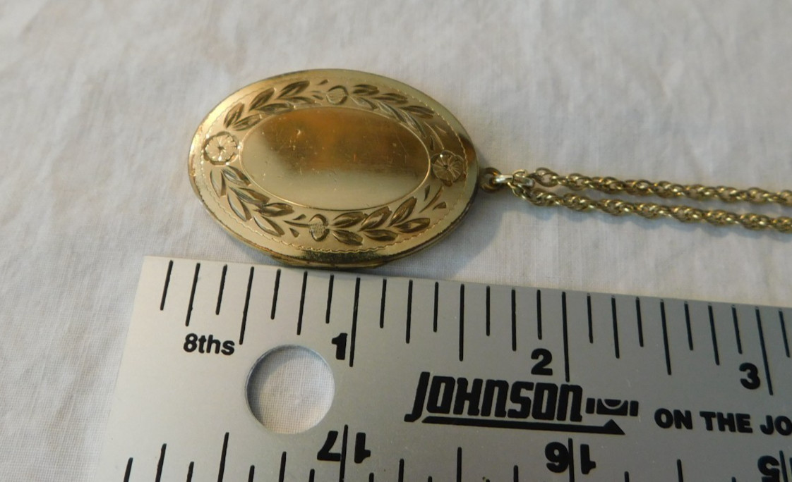 Winard Vintage 12K Gold filled Photo Locket Necklace 16 grams