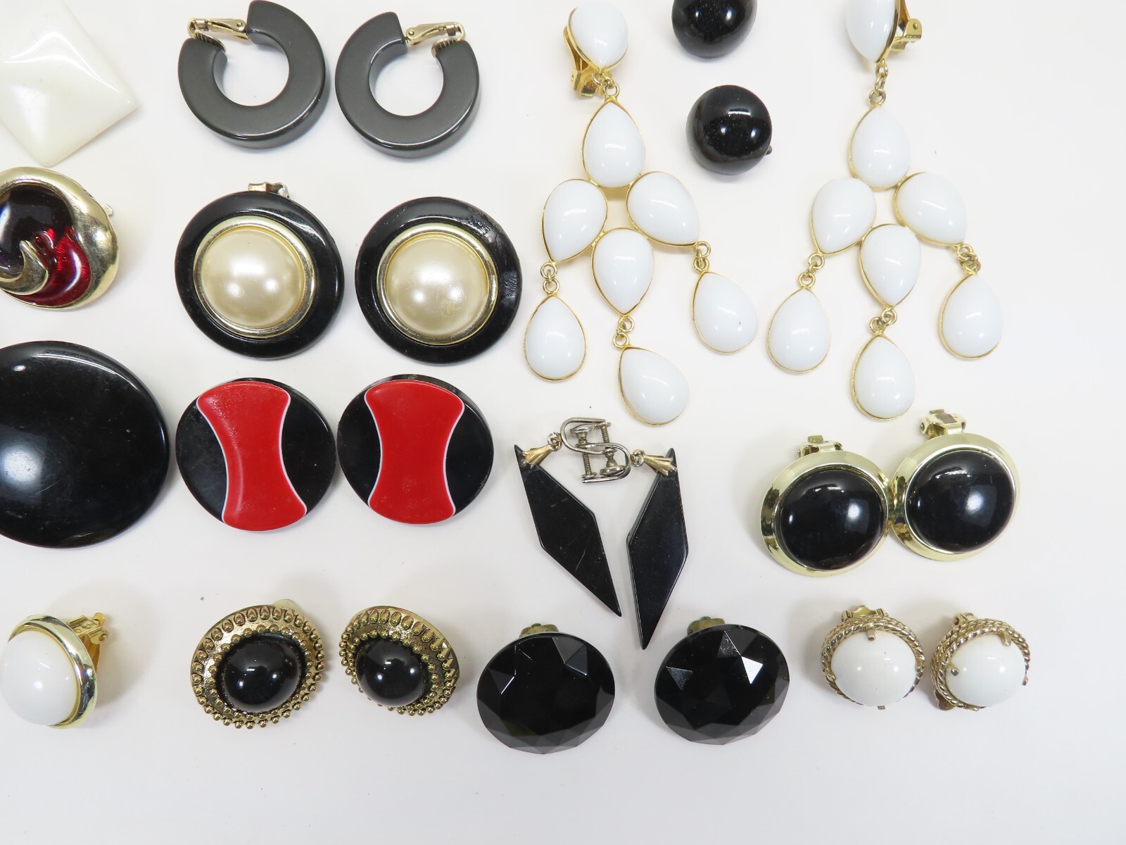 Vintage Earrings Jewelry Lot Red White Black Mix Match Cabochon (1) Jomaz D2380
