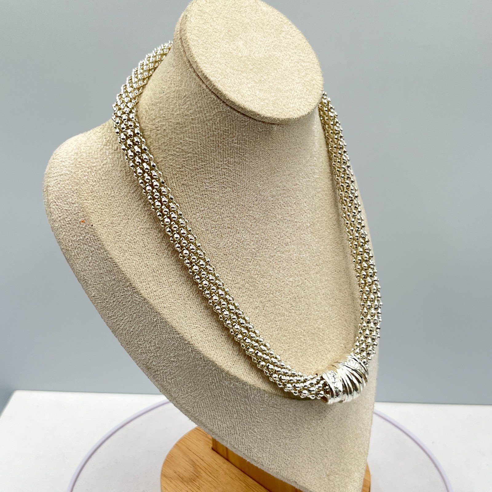 Vintage Retro Silver Tone Popcorn Mesh Link Necklace Ribbed Shell Centerpiece