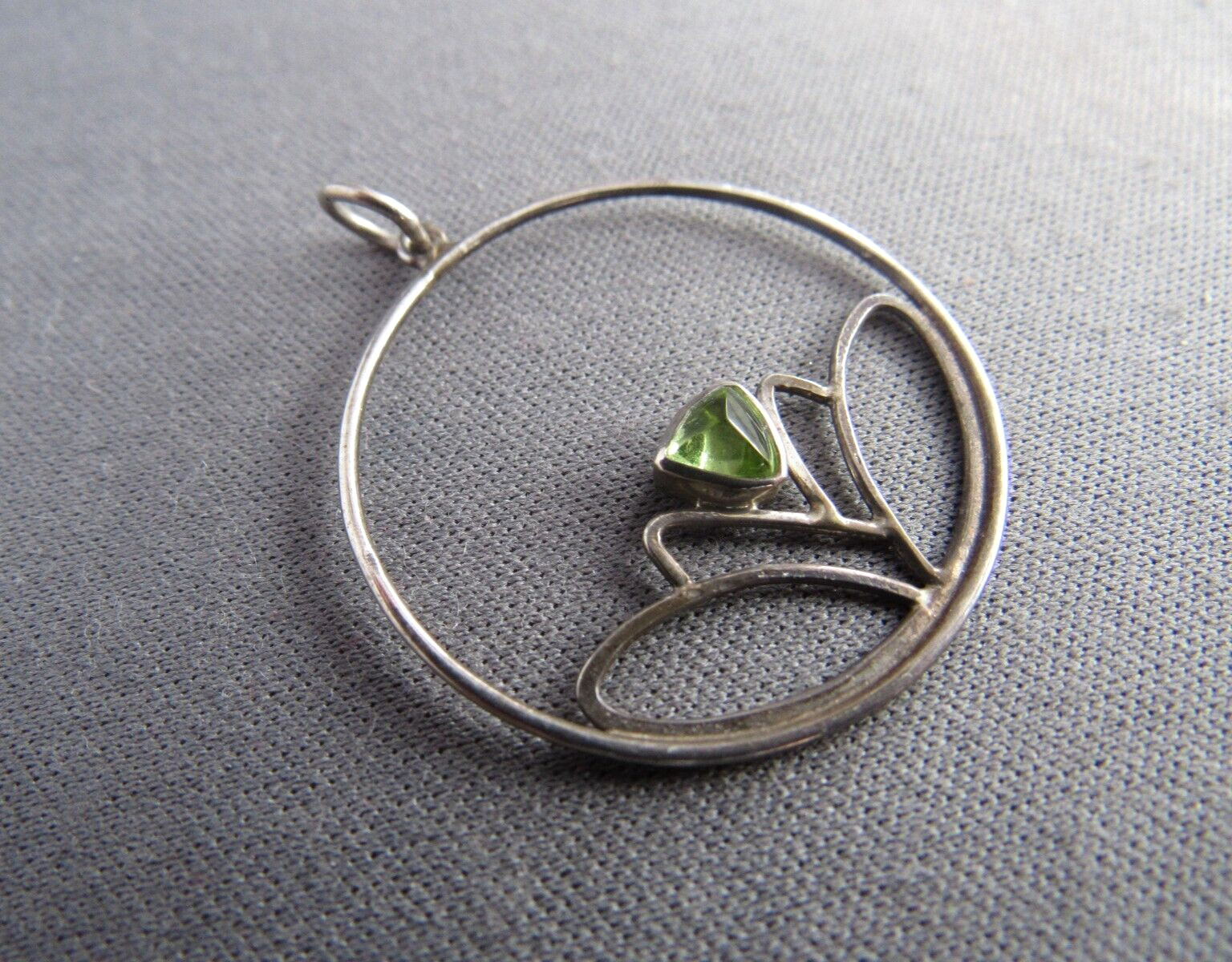 VINTAGE GFMW GREAT FALLS STERLING TRILLION GREEN PERIDOT LOTUS FLOWER PENDANT