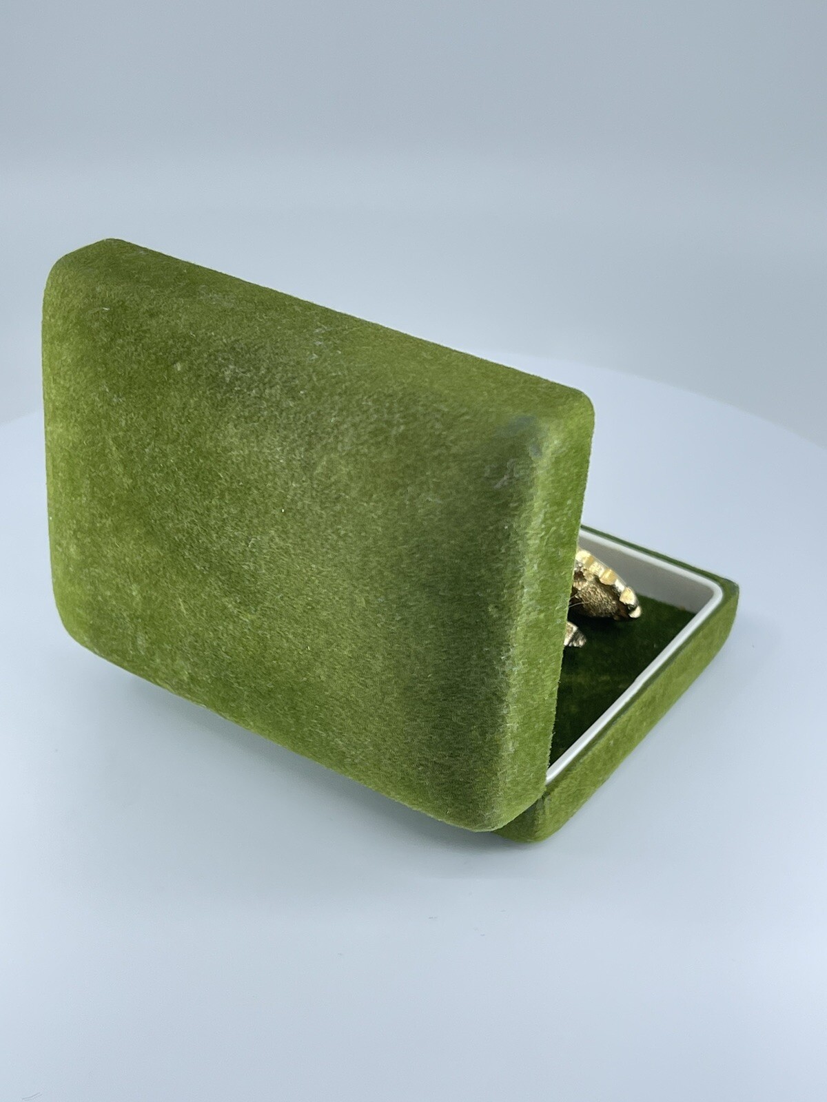 Swank Wrap Cufflinks oval green and brown resin Ruffled edge design