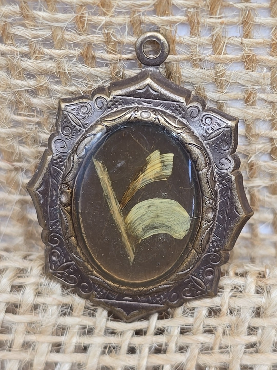Antique Victorian Pressed Metal Resin Set Flower Pendant 1.5″