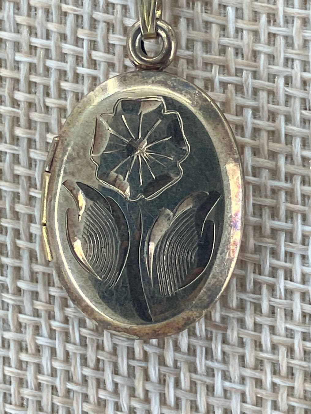 Vintage Locket Pendant Necklace Sterling Silver Vermeil Etched Flower 4g READ