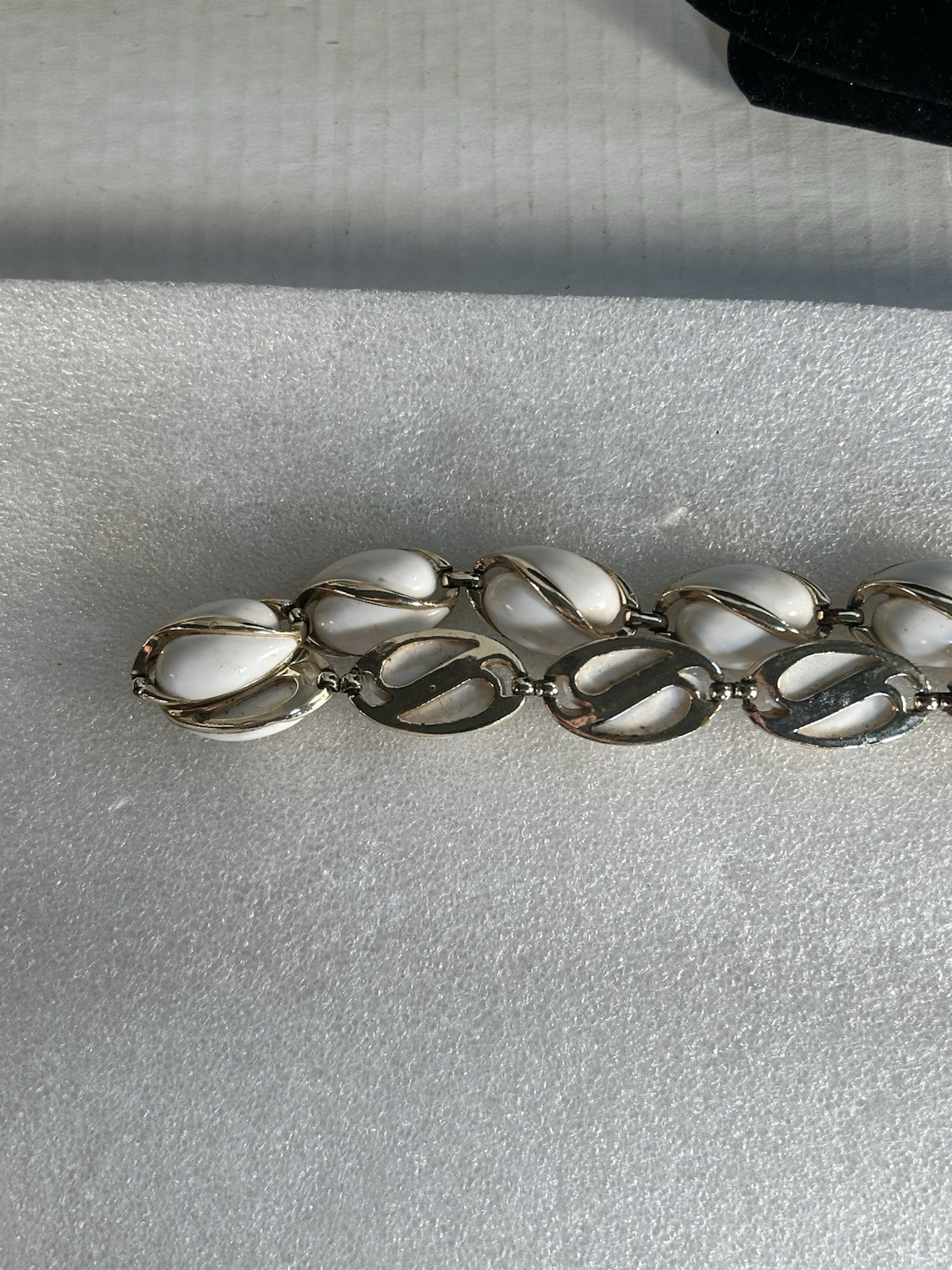 Vintage Coro Choker Rain Tear Drop Necklace White and Goldtone Chain Hook Closer