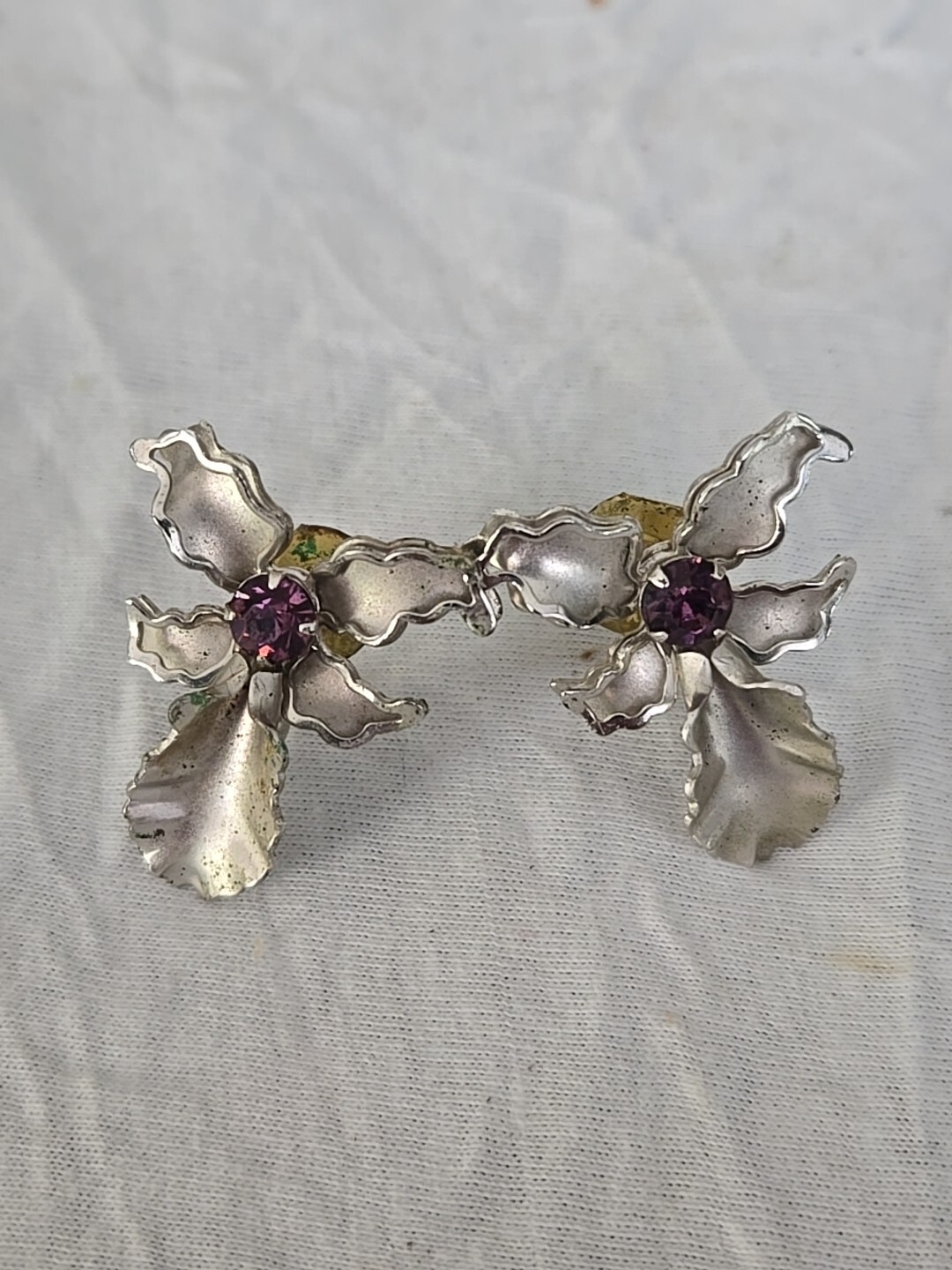 Vintage Silvertone Orchid With Purple Rhinestone Screwback Earings