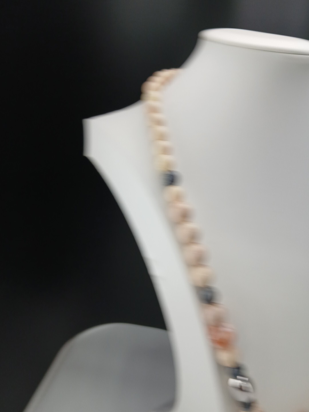 Avon 1988 Desert Sands Lucite Silver Tone Necklace And clip-on Earring Set