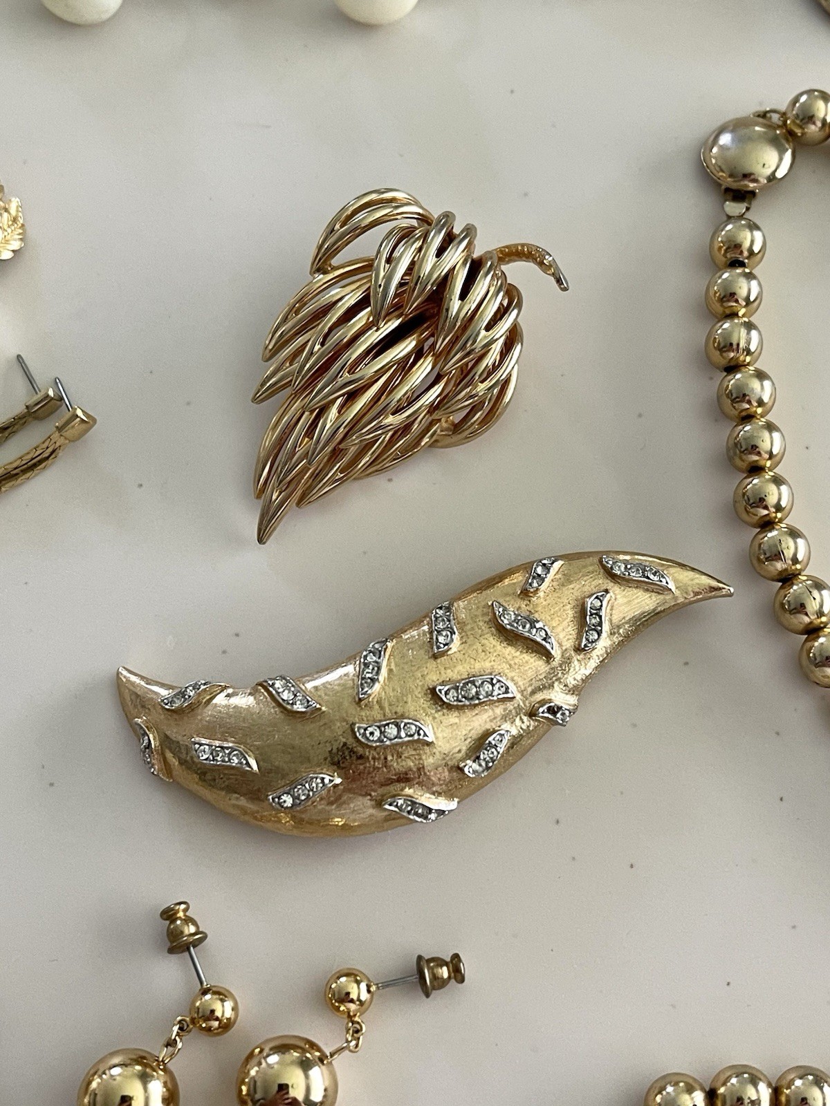 VINTAGE Marvella Jewelry LOT Faux Pearls Necklace, Earrings Rhinestone brooch