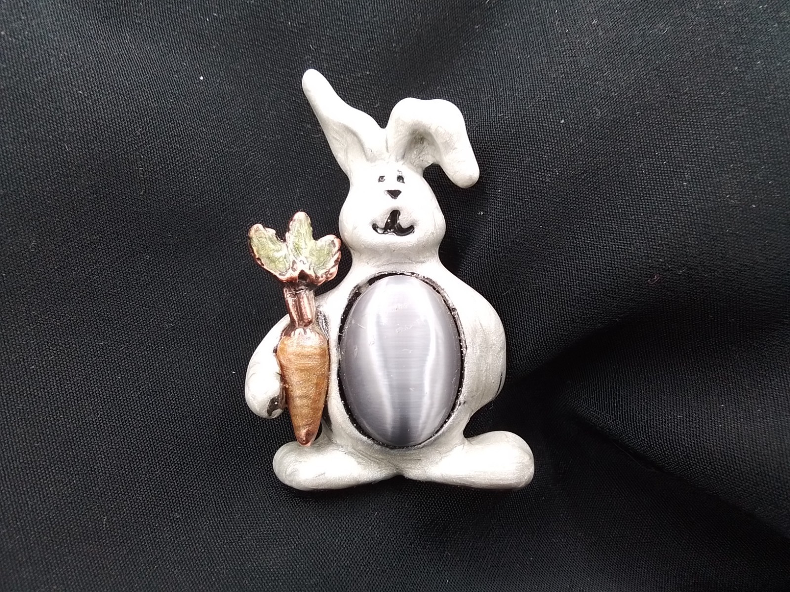 GRAY STONE BUNNY RABBIT ENAMEL ART COATED CARROT CABOCHON STONE BROOCH EASTER