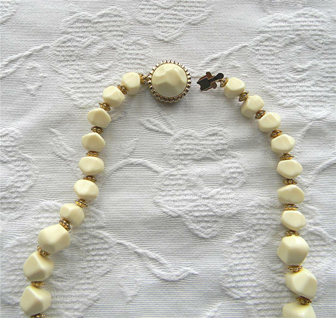 LOVELY VINTAGE 1990’s CREAM COLOR ROCK SHAPE BEAD 24″ SINGLE STRAND NECKLACE