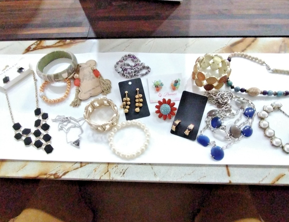18 PC Vintage To Now Fashion SPRING STATEMENT JEWELRY 100% Wearable No Broken