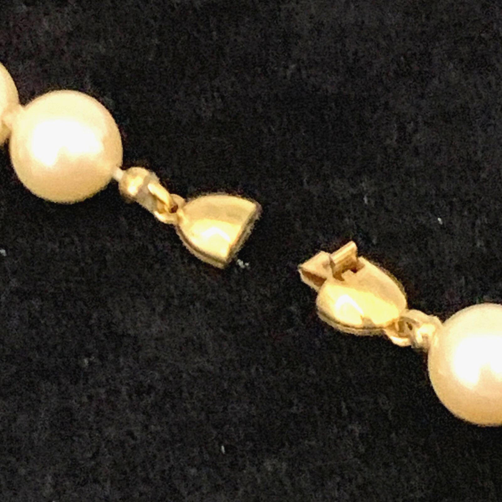 Vintage Monet 24″ Single Strand Faux 8 mm Ivory Pearl Gold Tone Necklace