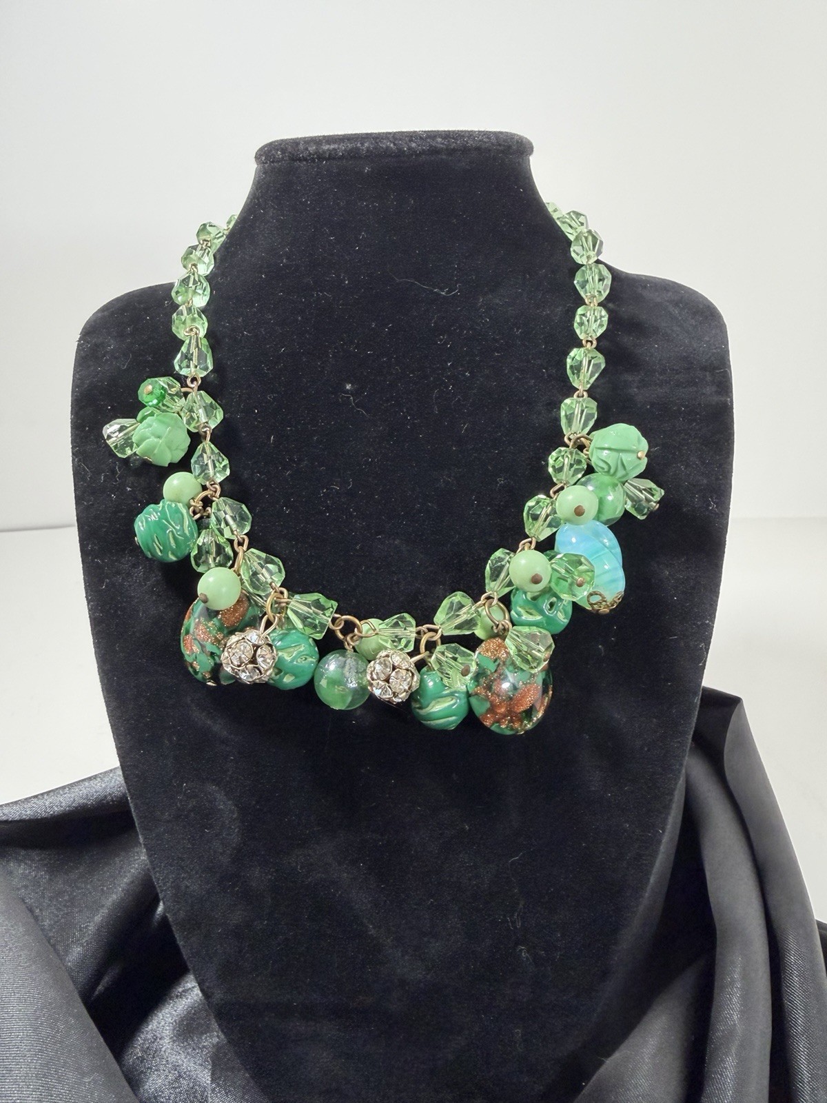 Stunning Vintage Green Bauble Faceted Czech Glass Necklace 16”