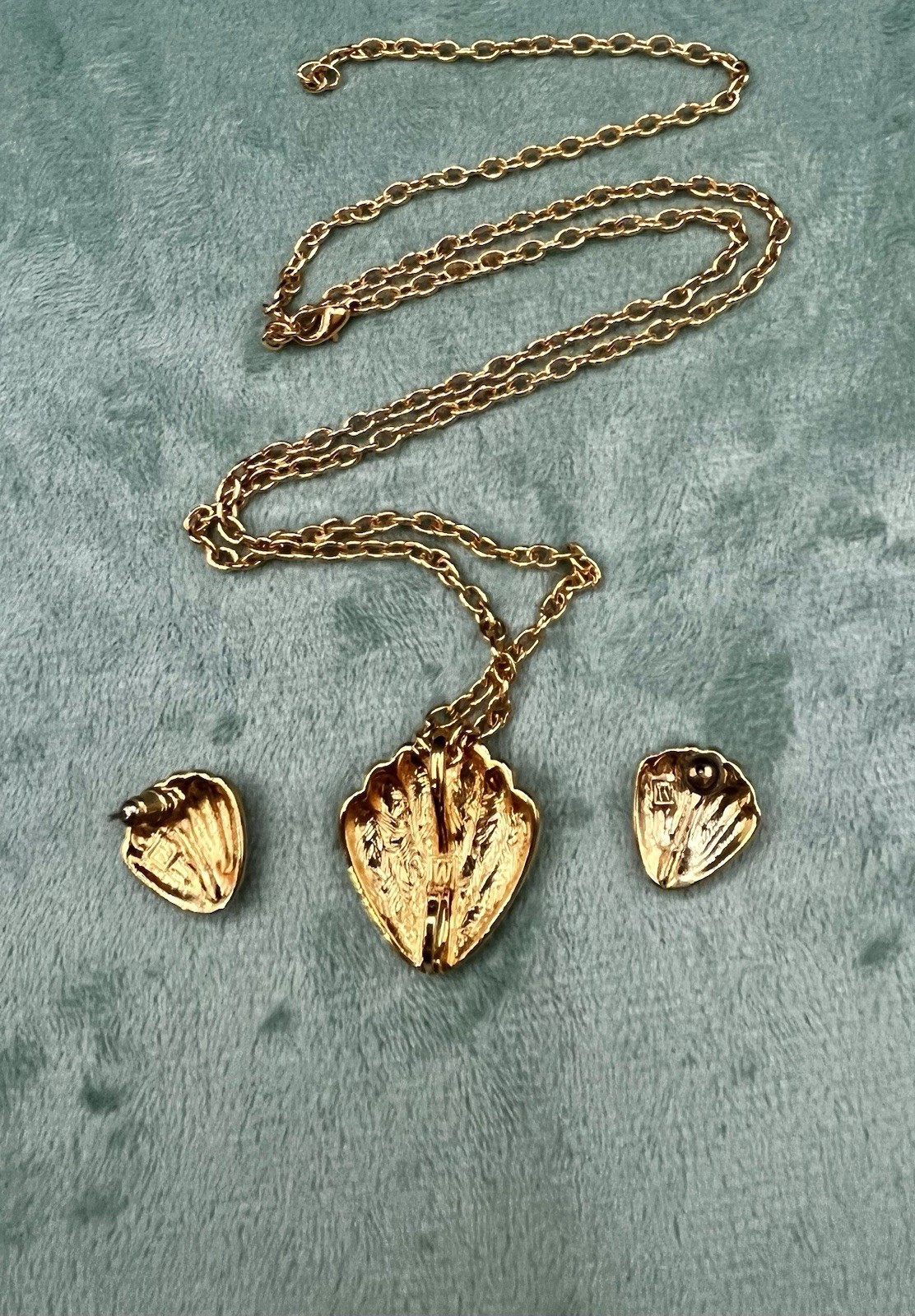 Egyptian style Carved scarab & Gold Tone Shell Interchangeable Necklace Set 12pc