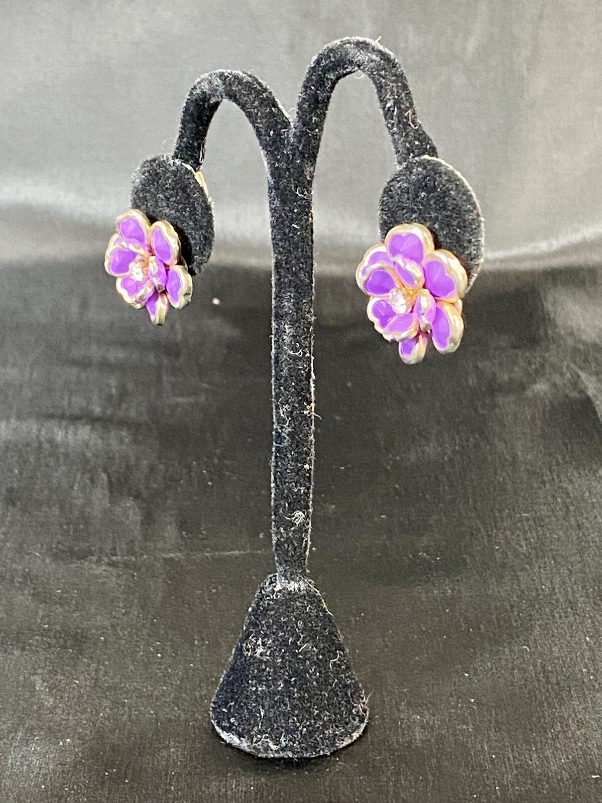 Vintage 1950’s-60’s purple facet gold-edge stone rhinestone FLOWER post earrings