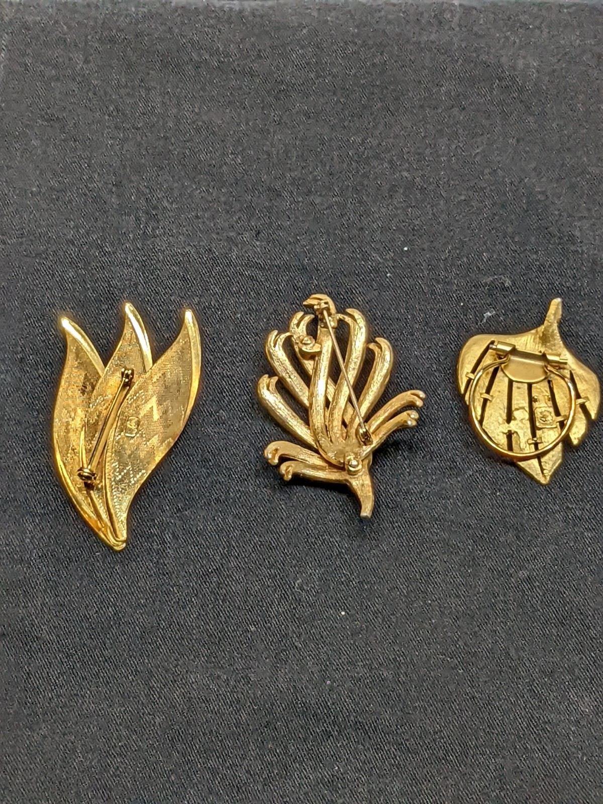 Vintage Lot of Leaf Broochs Gold Tone Pin Signed Lisa Estate Find Nature Trees