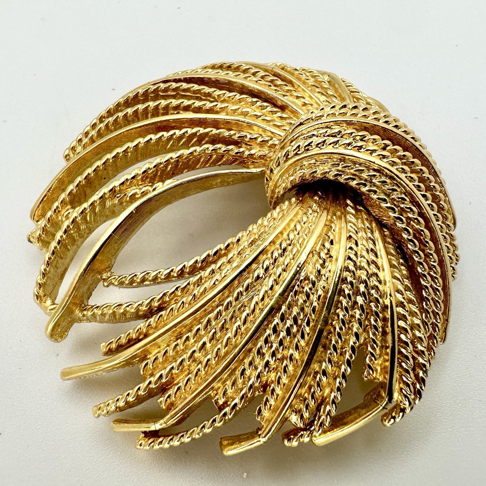 VTG MONET Cordelia Mirador Brooch Gold Tone Fire Works Knotted Rope Pin 2”