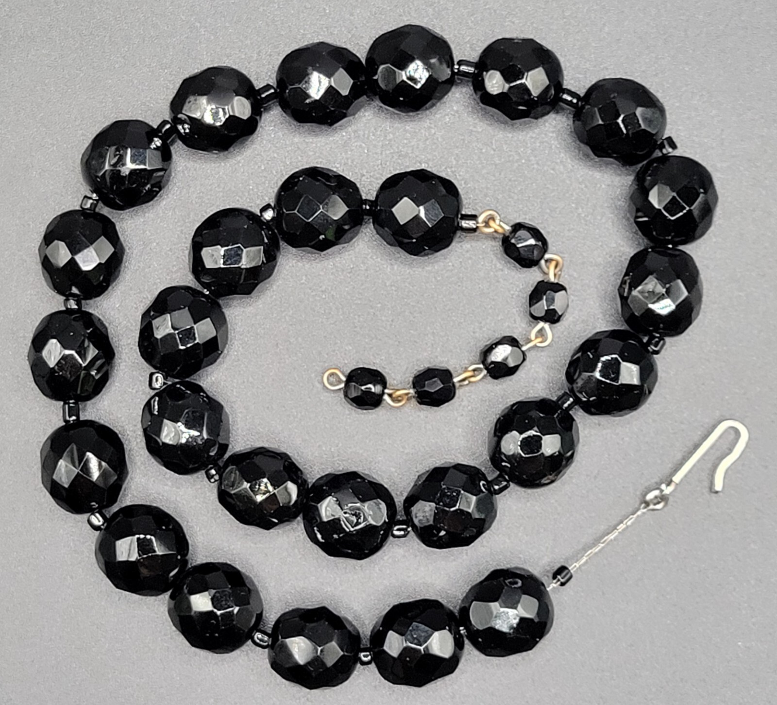 Vintage HOBE Beaded Necklace JET BLACK FACETED 10mm Beads 15-17″ CHOKER Classic