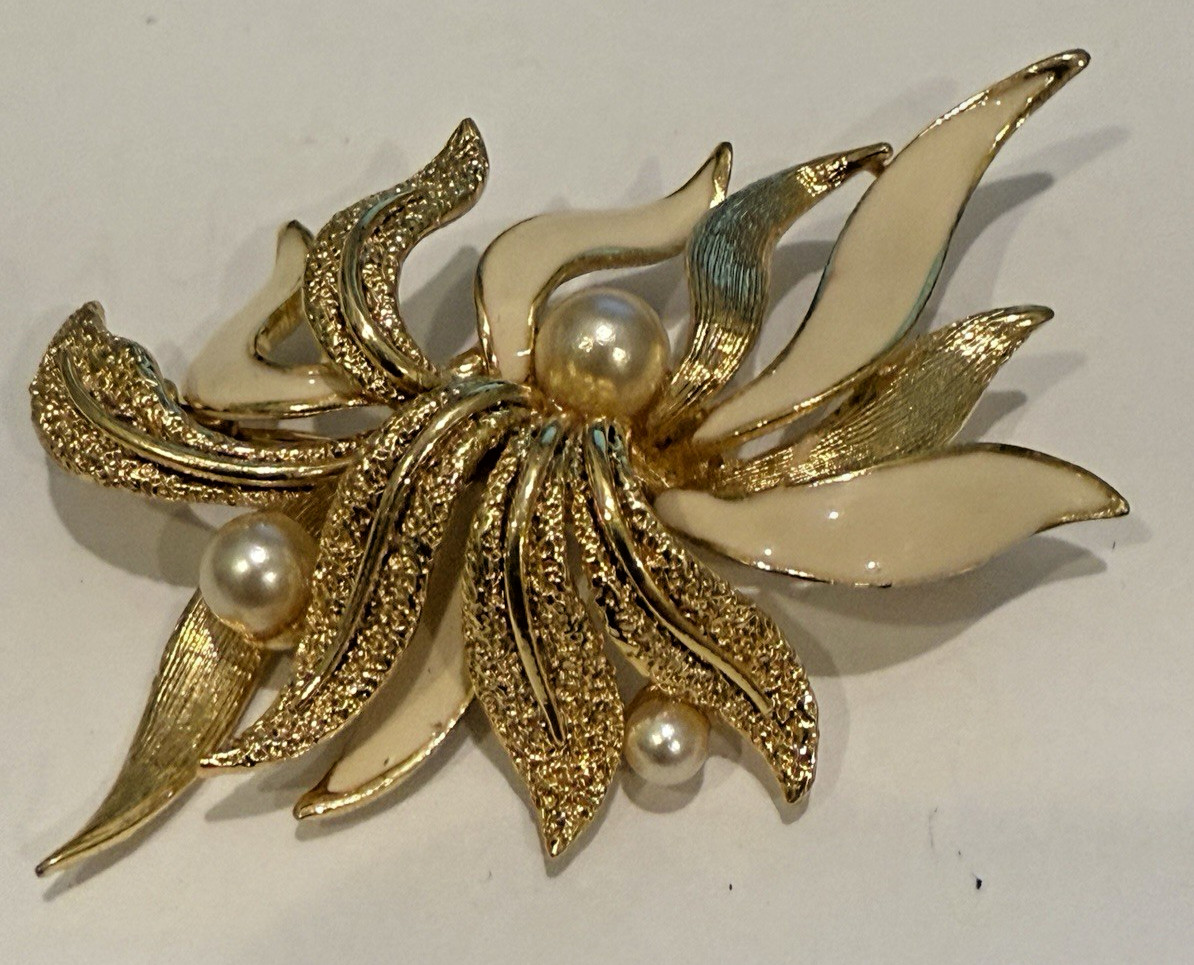 ORENA PARIS VINTAGE GOLD PLATED & ENAMEL FLOWER BROOCH