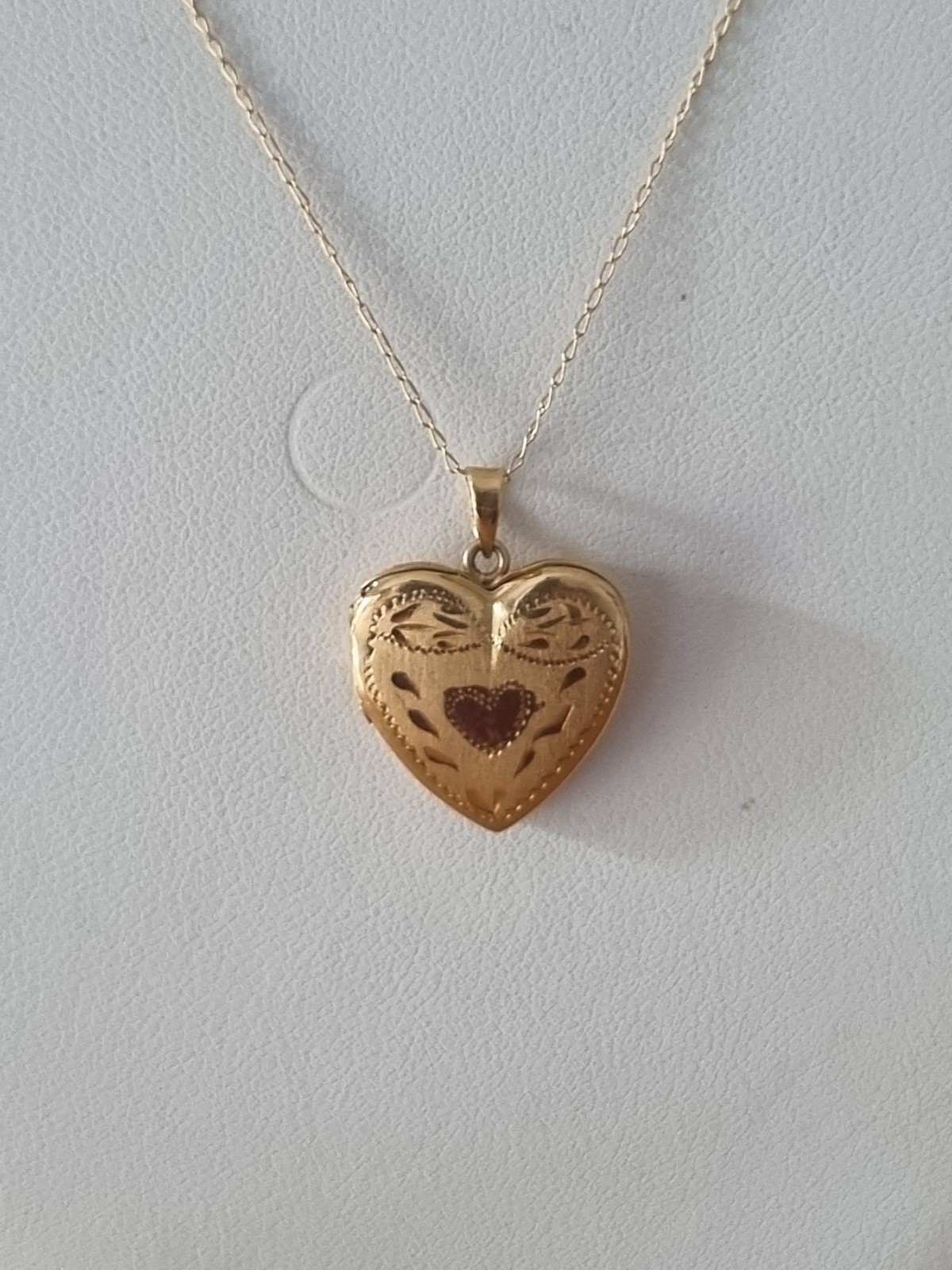 Vintage Solid 14K Yellow Gold Engraved Heart Locket Pendant Necklace 2.6g Video
