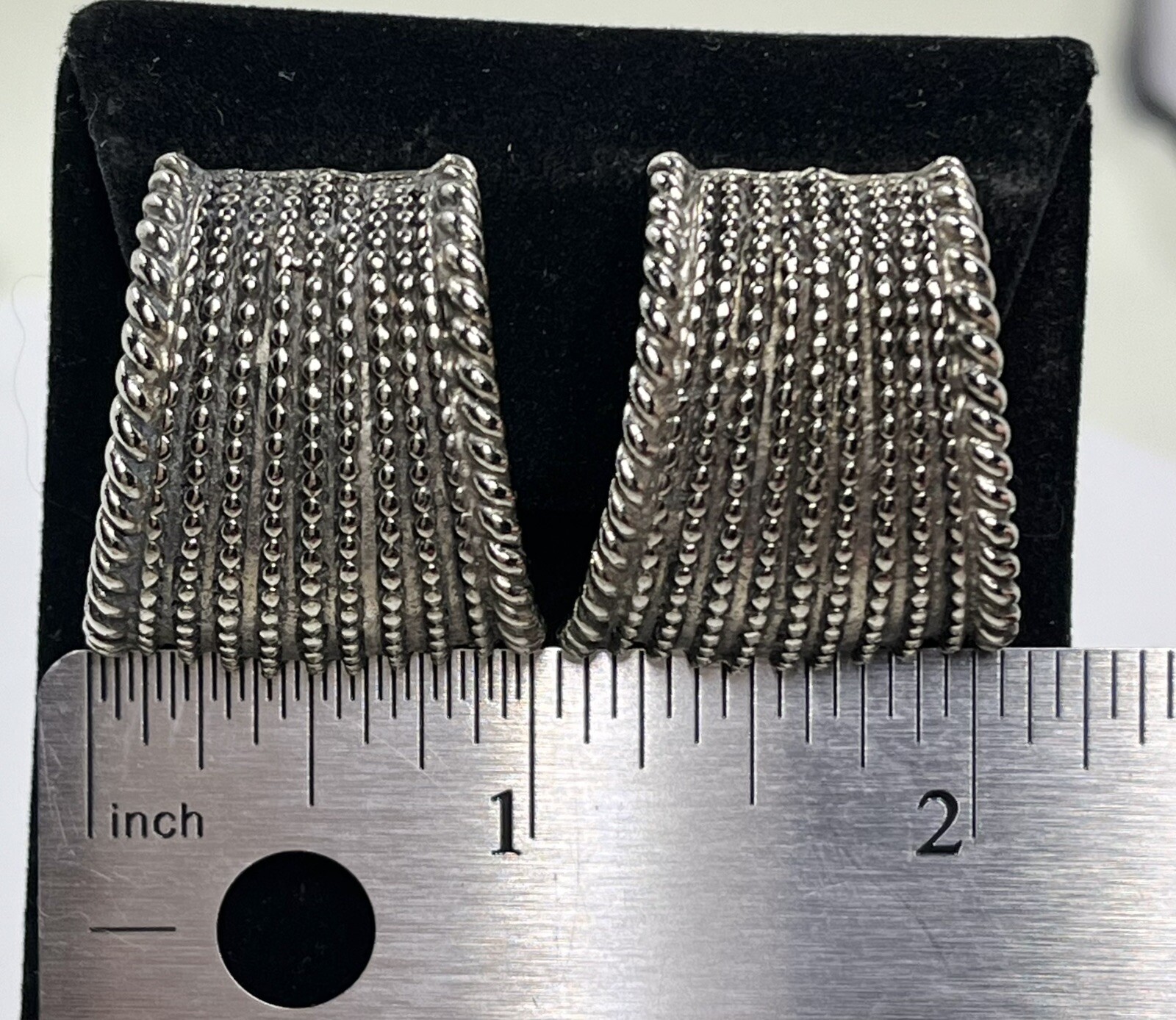Vintage Gay Boyer Silver Tone Wide Textured Chunky Clip on Earrings (969)