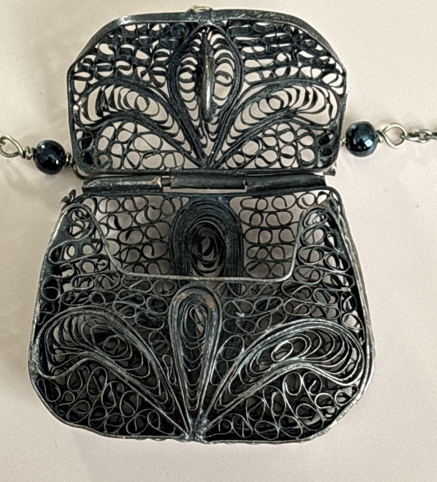 VTG SilverPlated Filigree Purse/Bead Necklace Patina Coin Purse Pendant Necklace