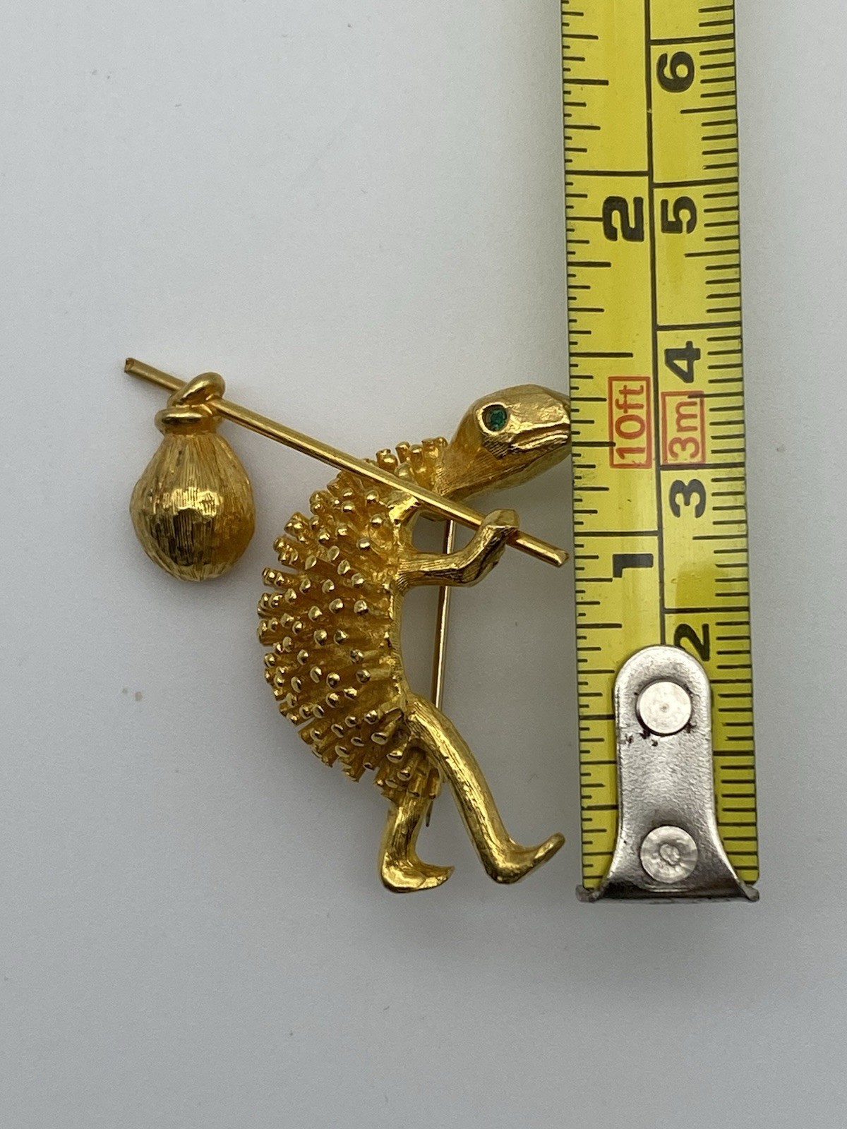 Vintage Signed Jeanne Hobo Gold Tone Green Eye Turtle Brooch Pin Jewelry